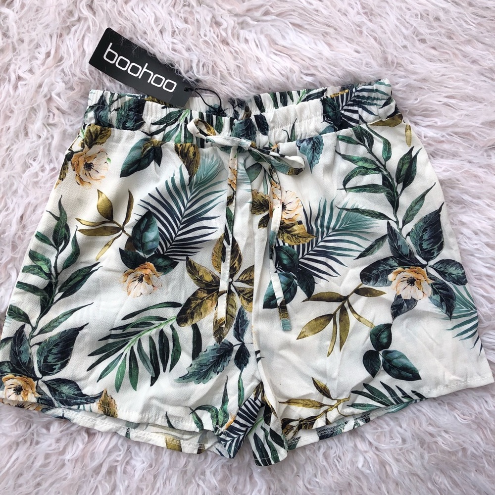 boohoo Grace floral print shorts size 8
